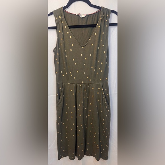 Boden Dresses & Skirts - Boden Melinda Jersey Dress in Olive Green and Gold Polka Dot- size 6